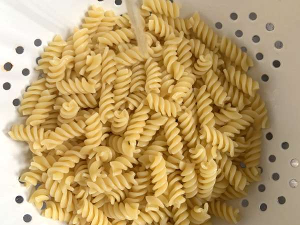 Testenine s pistacijskim pestom, okusen in enostaven recept - Priprava korak 3