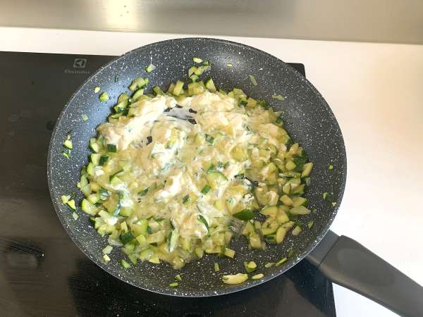 Kremne testenine z bučkami, okusen in zelo hiter recept - Priprava korak 4