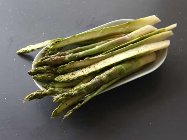 Pecivo s šparglji, šunko in topljenim sirom - Priprava korak 2