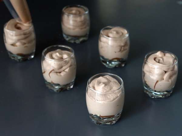 Brez peke, izjemno okusni Kinder Bueno verrines - Priprava korak 7