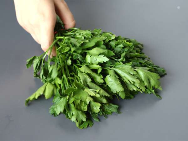 Pesto iz peteršilja in arašidov, eksplozija okusov - Priprava korak 1