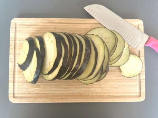 Testenine Siciliana z jajčevci, enostavna in lahka različica - Pasta alla Norma - Priprava korak 1