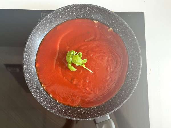 Testenine Siciliana z jajčevci, enostavna in lahka različica - Pasta alla Norma - Priprava korak 3