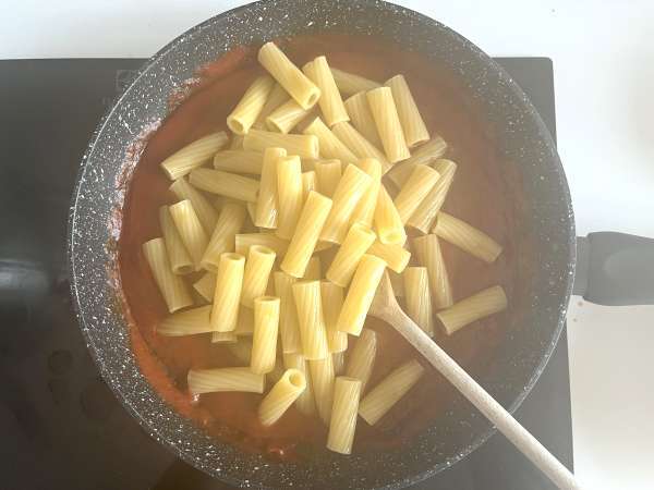 Testenine Siciliana z jajčevci, enostavna in lahka različica - Pasta alla Norma - Priprava korak 6