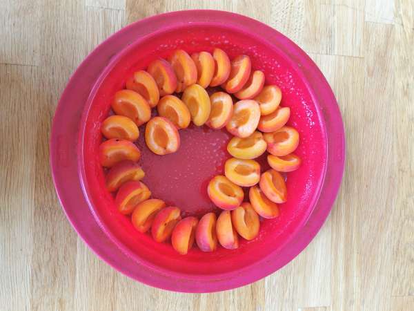 Enostaven marelični clafoutis - Priprava korak 4