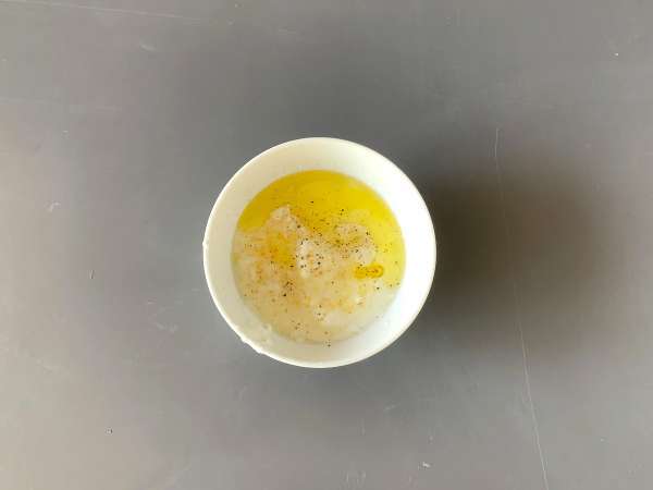 Jogurtova omaka za solate in mesne kroglice - Priprava korak 2