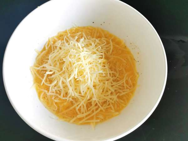 Omleta s sirom, ekspresni recept, pripravljen v 5 minutah! - Priprava korak 3