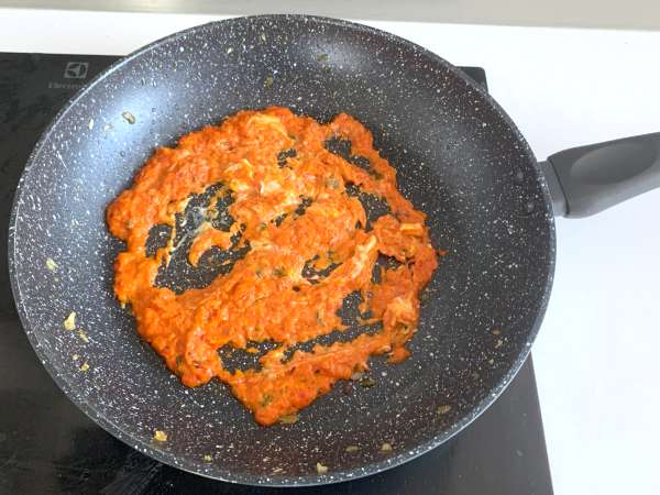 Testenine s papriko in filadelfijo: kremne, hitre in okusne - Priprava korak 6