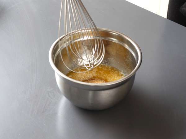 Blondie češnje in čokolada, popolna hrustljava in fondantna torta - Priprava korak 1