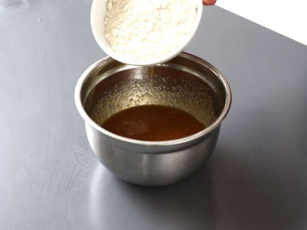 Blondie češnje in čokolada, popolna hrustljava in fondantna torta - Priprava korak 2