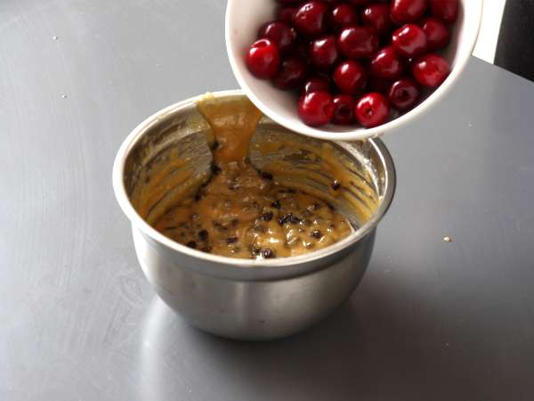 Blondie češnje in čokolada, popolna hrustljava in fondantna torta - Priprava korak 3