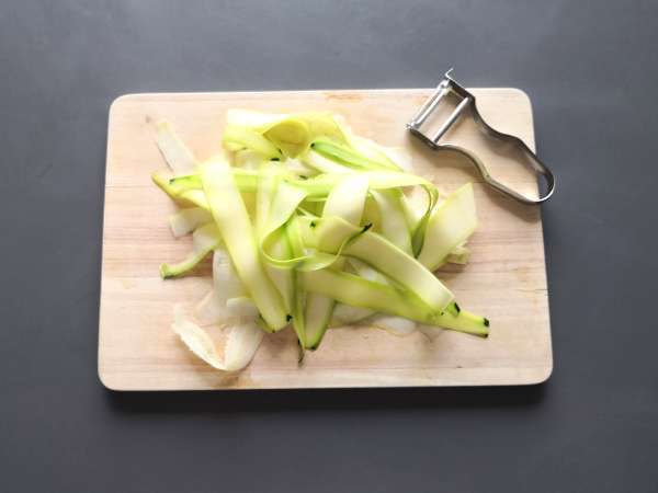 Marinirane bučke, popoln zelenjavni carpaccio za poletje! - Priprava korak 1