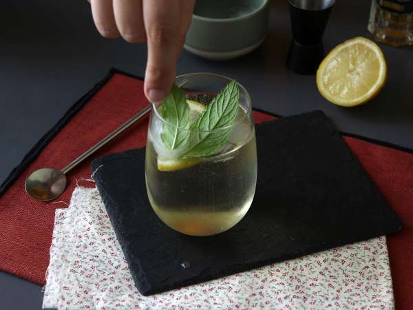 Spritz St-Germain z bezgovim likerjem, izjemno svež koktajl za poletje - Priprava korak 5