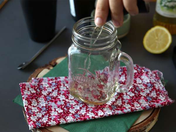 Hugo Spritz z bezgovim sirupom, svež in sladek koktajl - Priprava korak 1