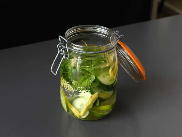 Voda z okusom kumare, limete, mete in ingverja - Priprava korak 4