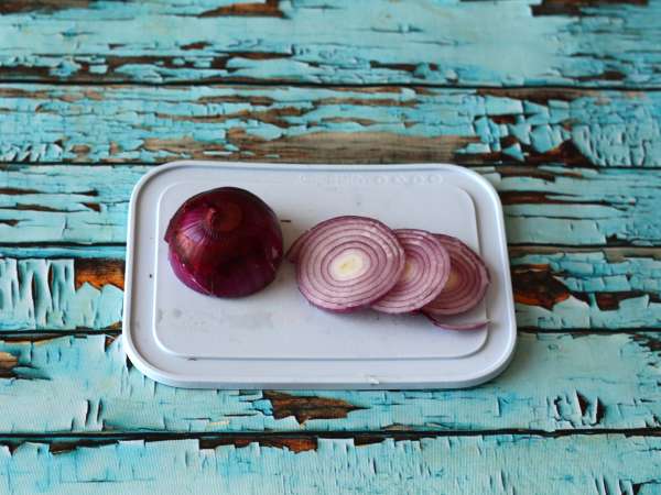 Kumare z rdečo čebulo, ki so kot nalašč za izboljšanje vaših jedi! - Priprava korak 1