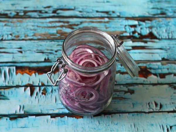 Kumare z rdečo čebulo, ki so kot nalašč za izboljšanje vaših jedi! - Priprava korak 3