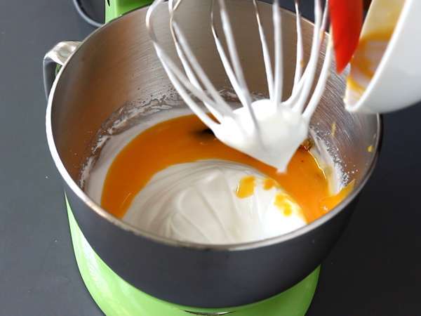 Enostaven zvitek z okusom Kinder Bueno, kot nalašč za rojstnodnevno torto ali božični dnevnik! - Priprava korak 2