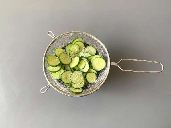 Sladko-kisle kumare: hitra in okusna priloga za poletje! - Priprava korak 2