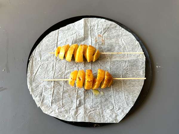 Spiralni krompir na palici, zanesljiva tehnika brez stroja - Priprava korak 4