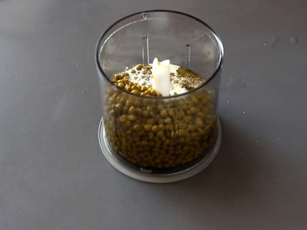 Vegetarijanske verrines: grahova kremna juha, parmezanov drobljenec in maskarponejeva krema - Priprava korak 3