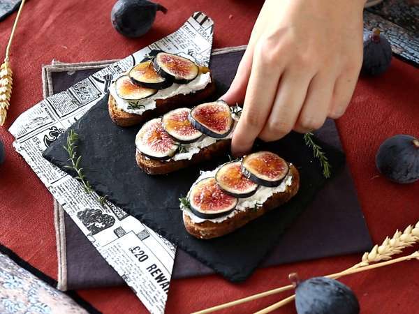Sendviči s figami, svežim kozjim sirom, medom in rožmarinom - Priprava korak 6