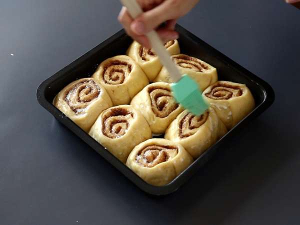 Cimetovi zvitki, cimetov brioš z vanilijevim prelivom - Priprava korak 9