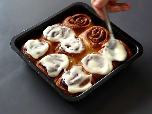 Cimetovi zvitki, cimetov brioš z vanilijevim prelivom - Priprava korak 13