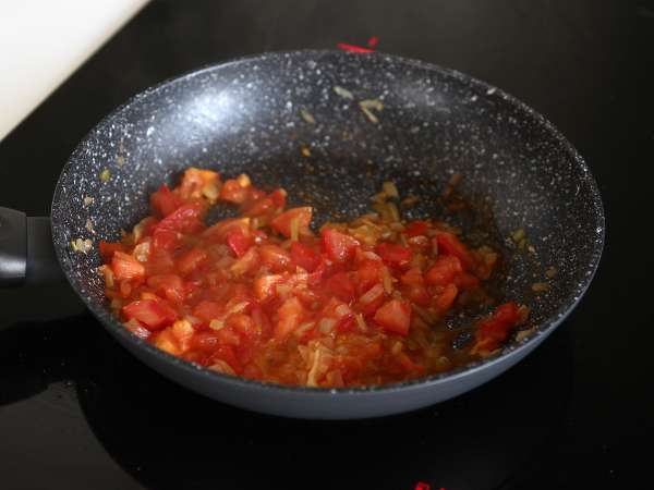 Patacones, kolumbijski toast iz plantaina z gvakamolom in paradižnikom - Priprava korak 5