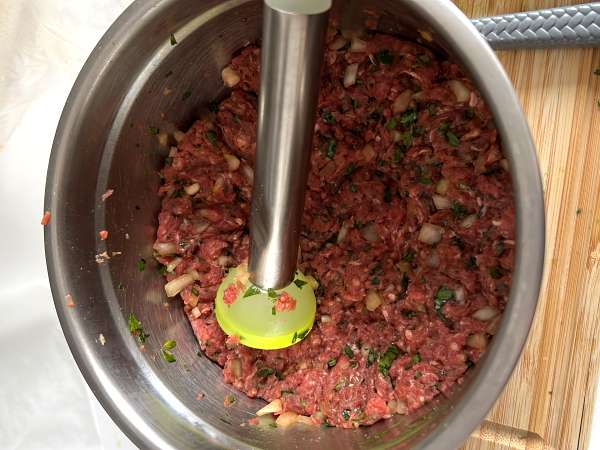 Köfte - turške mesne kroglice - Priprava korak 2