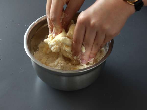 Ekspresni tart z rdečim sadjem - Priprava korak 2