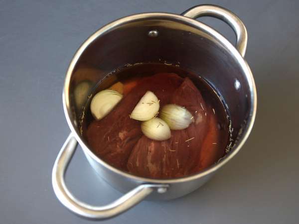 Plantaini, polnjeni z narezanim mesom in naribanim sirom - Priprava korak 1