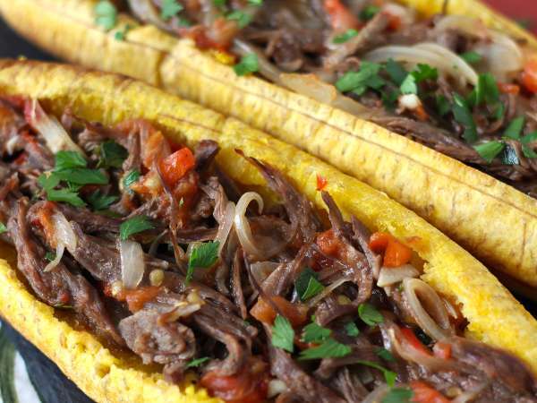 Plantaini, polnjeni z narezanim mesom in naribanim sirom - Priprava korak 8