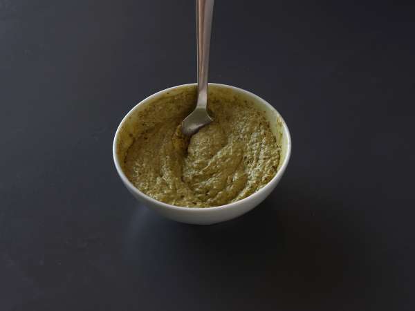 Enostaven soljen newyorški zvitek s pestom in fromage frais s 4 sestavinami - Priprava korak 7