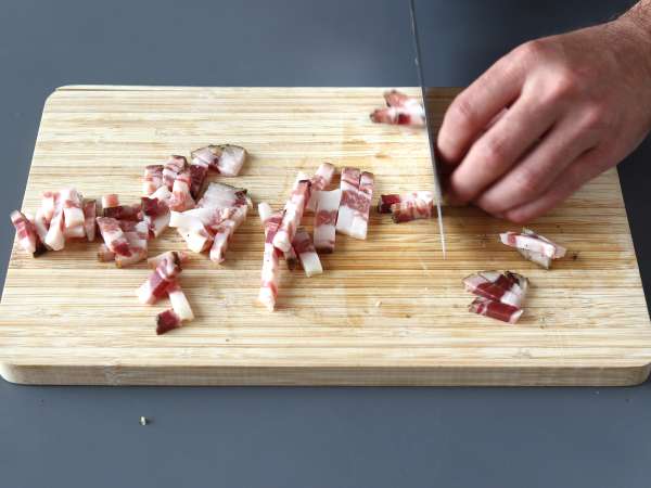 Pasta all'amatriciana, tradicionalni recept, razložen korak za korakom - Priprava korak 2