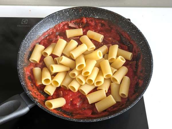 Pasta all'amatriciana, tradicionalni recept, razložen korak za korakom - Priprava korak 8