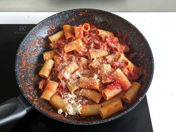 Pasta all'amatriciana, tradicionalni recept, razložen korak za korakom - Priprava korak 9