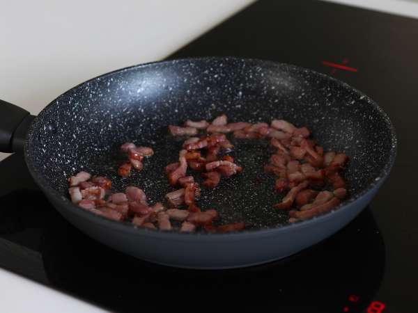 Torta s slanino, kozjim sirom in orehi - Priprava korak 1