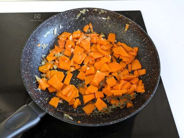 Testenine z bučami in klobaso - Priprava korak 4