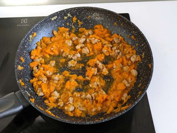 Testenine z bučami in klobaso - Priprava korak 6