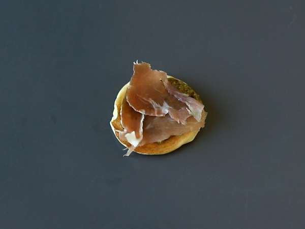 Krožnik blini z nadevi, popoln raznolik aperitiv za praznično sezono - Priprava korak 2