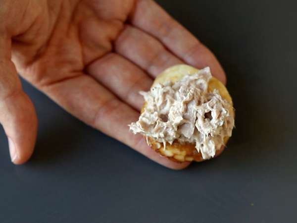 Krožnik blini z nadevi, popoln raznolik aperitiv za praznično sezono - Priprava korak 9