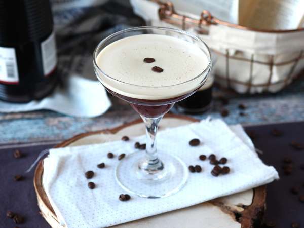 Espresso Martini, popoln koktajl za ljubitelje kave - Priprava korak 5