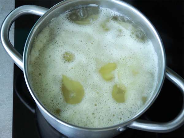 Majhni tatti tatin z okusom raclette, v posameznih porcijah - Priprava korak 1