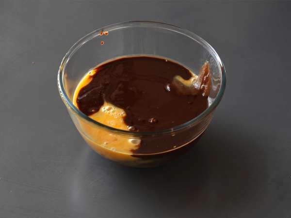 EXTRA FONDANT čokoladna in kostanjeva kremna torta s samo 4 sestavinami - Priprava korak 1