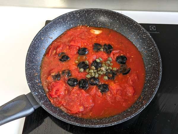 Špageti alla puttanesca, hitra in okusna prva jed - Priprava korak 2
