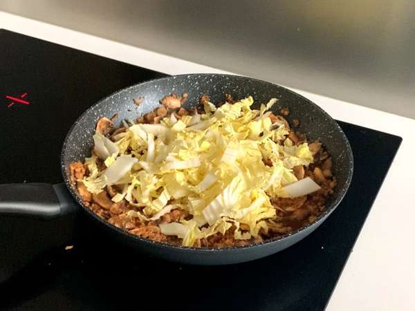 Kitajski rezanci vok (zelenjava in teksturirane sojine beljakovine) - Priprava korak 3