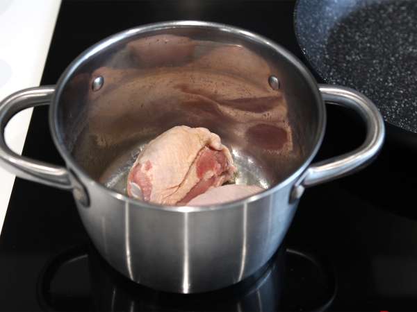 Maxi sendvič s sirom na žaru po ameriško: piščanec, avokado, slanina - Priprava korak 1