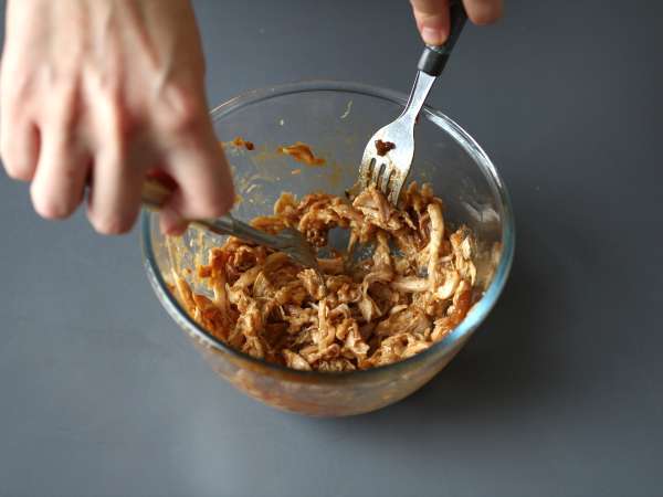 Maxi sendvič s sirom na žaru po ameriško: piščanec, avokado, slanina - Priprava korak 3