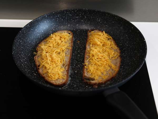 Maxi sendvič s sirom na žaru po ameriško: piščanec, avokado, slanina - Priprava korak 10